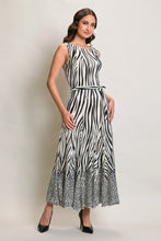 Cargar imagen en el visor de la galería, Maxi vestido casual estampado color negro sin manga