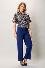 Cargar imagen en el visor de la galería, Conjunto casual camisa manga corta estampada y pantalón