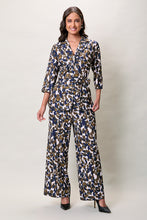 Cargar imagen en el visor de la galería, Conjunto estampado color azul con saco y pantalón