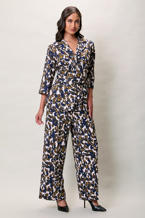 Conjunto estampado color azul con saco y pantalón