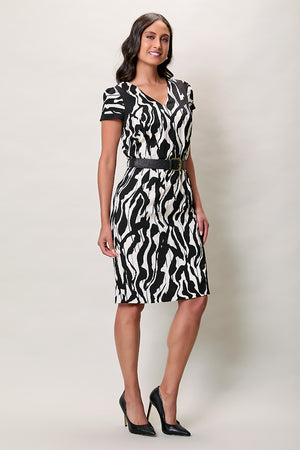 Vestido elegante color negro con estampado cuello v