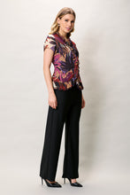 Cargar imagen en el visor de la galería, Conjunto de blusa estampada color morado con pantalón