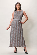 Cargar imagen en el visor de la galería, Maxi vestido estampado color café sin manga con cinturón