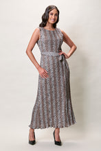 Cargar imagen en el visor de la galería, Maxi vestido estampado color café sin manga con cinturón