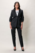 Cargar imagen en el visor de la galería, Conjunto casual de blusa con pantalón y saco color negro