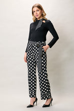 Cargar imagen en el visor de la galería, Conjunto color negro con blusa y pantalón estampado