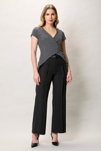 Cargar imagen en el visor de la galería, Conjunto de blusa estampada color negro con pantalón