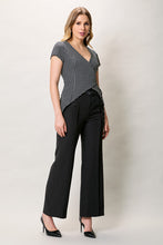 Cargar imagen en el visor de la galería, Conjunto de blusa estampada color negro con pantalón