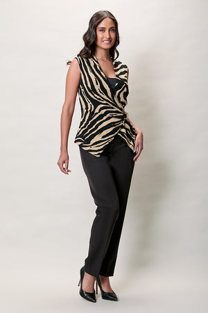 Conjunto de chaleco estampado color café con pantalón