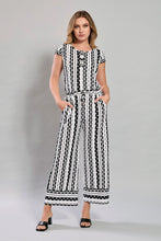 Cargar imagen en el visor de la galería, Jumpsuit estampado blanco con negro y cinturón