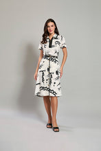 Cargar imagen en el visor de la galería, Vestido casual camisero color blanco con estampado