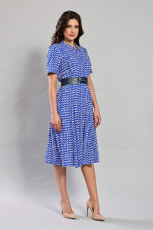 Vestido estampado azul manga corta y cinturón negro