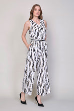Cargar imagen en el visor de la galería, Jumpsuit casual sin manga color blanco con estampado