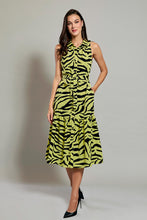 Cargar imagen en el visor de la galería, Vestido casual sin manga color verde con estampado