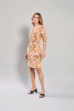 Vestido estampado naranja ajustado detalle en cintura