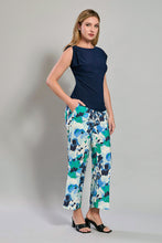 Cargar imagen en el visor de la galería, Conjunto de pantalón floral claro con blusa azul rey