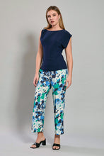 Cargar imagen en el visor de la galería, Conjunto de pantalón floral claro con blusa azul rey