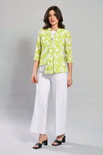 Cargar imagen en el visor de la galería, Conjunto de blusa estampada color verde con pantalón