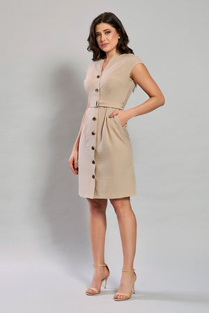 Vestido casual color beige sin manga con cinturón