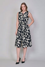 Cargar imagen en el visor de la galería, Vestido negro con estampado floral blanco y cinturón