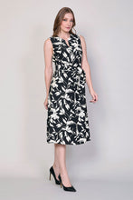 Cargar imagen en el visor de la galería, Vestido negro con estampado floral blanco y cinturón