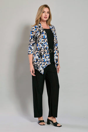 Conjunto de blusa con ensambre estampado y pantalón