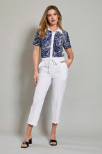 Cargar imagen en el visor de la galería, Conjunto de camisa estampada con pantalón blanco