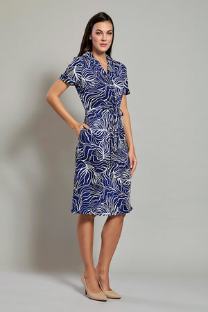 Vestido camisero azul marino estampado con cinturón