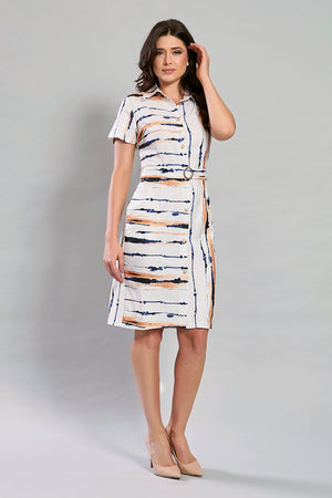 Vestido camisero blanco con estampado colorido y cinturón