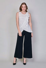 Cargar imagen en el visor de la galería, Conjunto blusa rayada con olanes, pantalón amplio negro