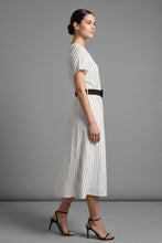 Cargar imagen en el visor de la galería, Vestido casual blanco con estampado a rayas y cinturón