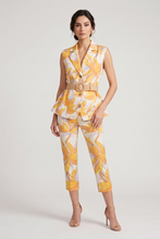Cargar imagen en el visor de la galería, Conjunto casual con chaleco y pantalón corto color amarillo
