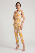 Cargar imagen en el visor de la galería, Conjunto casual con chaleco y pantalón corto color amarillo
