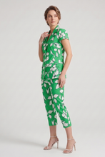 Cargar imagen en el visor de la galería, Conjunto primaveral color verde con estampado