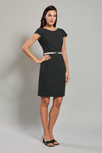 Cargar imagen en el visor de la galería, Vestido corto casual color negro con estampado y cinturón