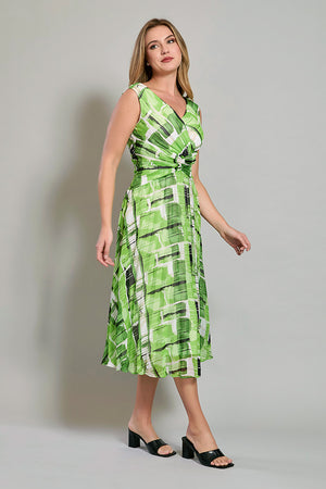 Vestido casual drapeado sin manga color verde con cinturón