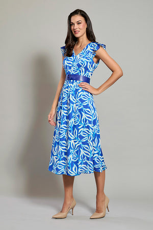 Vestido largo estampado en tonos azul y cinturón