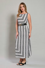 Cargar imagen en el visor de la galería, Maxivestido blanco con rayas negras y cinturón negro