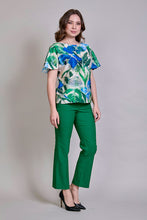 Cargar imagen en el visor de la galería, Conjunto de pantalón verde y blusa floral azul