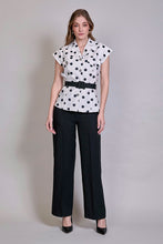 Cargar imagen en el visor de la galería, Conjunto formal de blusa a lunares con cinturón y pantalón
