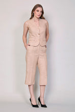 Cargar imagen en el visor de la galería, Conjunto casual color beige de chaleco con pantalón corto