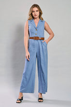 Cargar imagen en el visor de la galería, Jumpsuit tipo camisero color azul con cinturón café