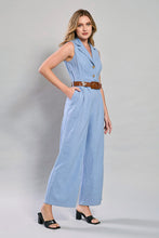 Cargar imagen en el visor de la galería, Jumpsuit tipo camisero color azul con cinturón café