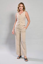 Cargar imagen en el visor de la galería, Conjunto de chaleco a botones y pantalón color beige