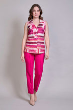 Cargar imagen en el visor de la galería, Conjunto de blusa sin manga estampada con pantalón rosa