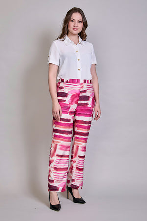 Conjunto de camisa blanca con pantalón estampado color rosa