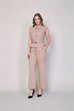 Cargar imagen en el visor de la galería, Conjunto de camisa y pantalón color beige con cinturón
