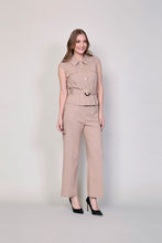 Cargar imagen en el visor de la galería, Conjunto de camisa y pantalón color beige con cinturón
