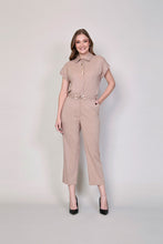 Cargar imagen en el visor de la galería, Conjunto casual color beige con camisa manga corta
