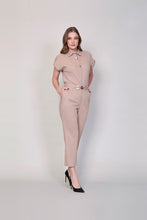 Cargar imagen en el visor de la galería, Conjunto casual color beige con camisa manga corta